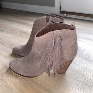 SOLD!! Steve Madden leather fringe booties